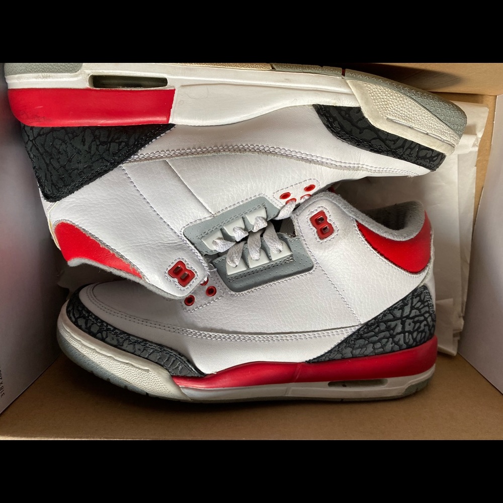 Red and white Jordan 3’s women size 7 kids 5.5.